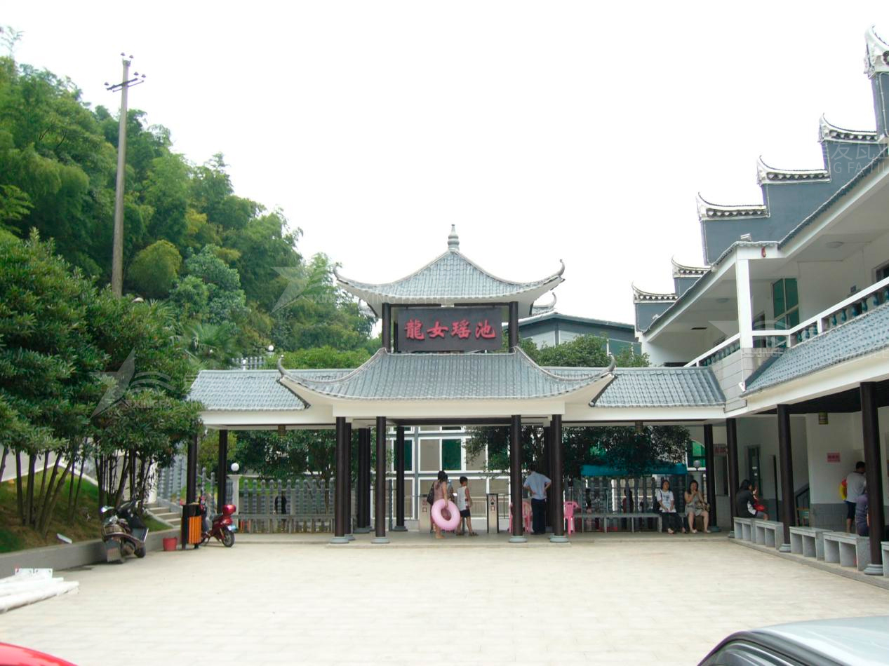 屋頂材料合成樹(shù)脂瓦和不銹鋼瓦哪個(gè)好？選擇很重要！