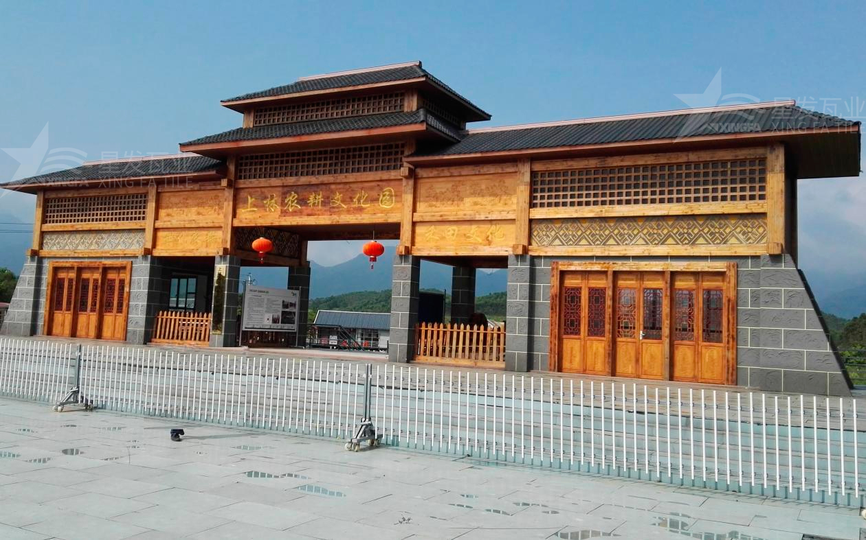 合成樹(shù)脂瓦為旅游景點(diǎn)增添了色彩與生機，集美觀(guān)與實(shí)用于一身！