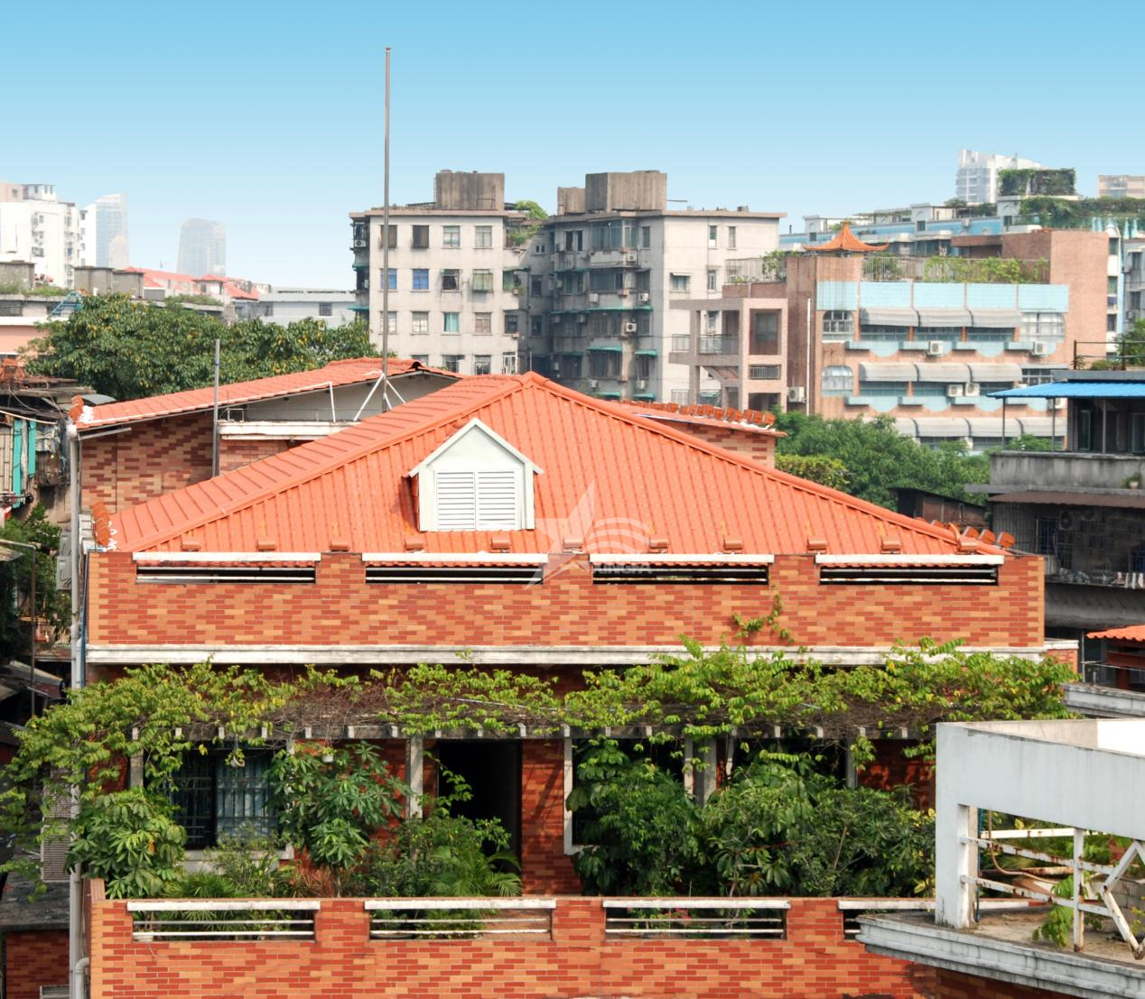 新農村建房：琉璃瓦與合成樹(shù)脂瓦對比，何者更適合？